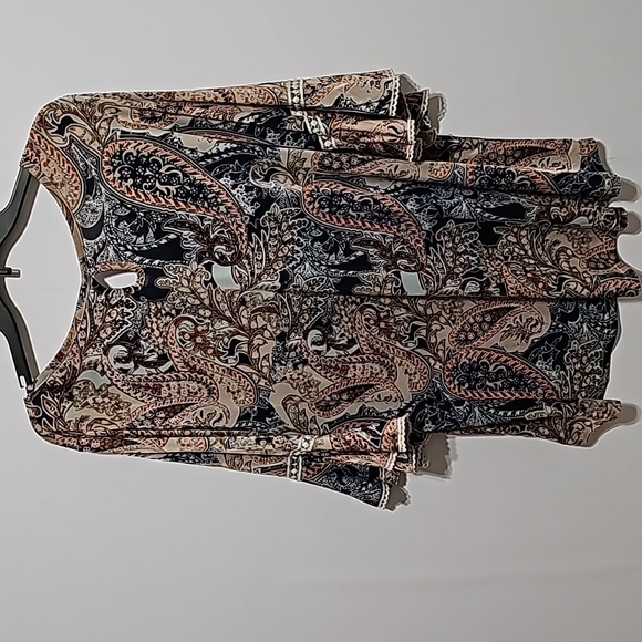 Stem Vine Plus Blouse - Picture 7 of 9